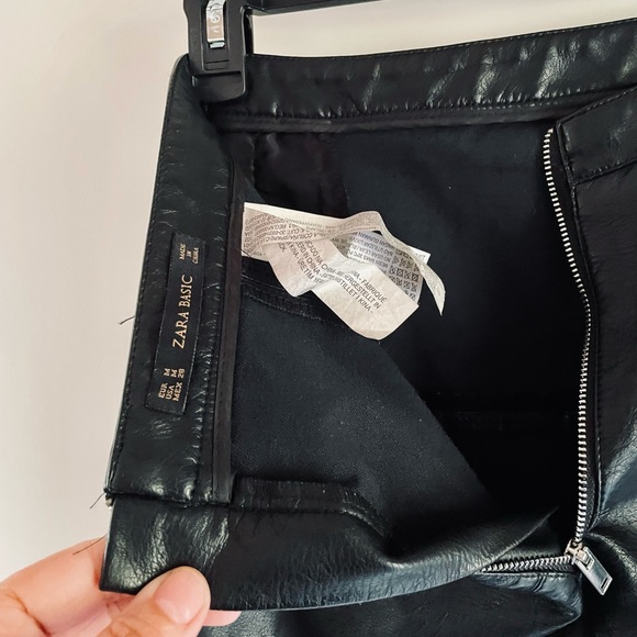 Zara Basic Black Vegan Leather Skirt sz M - Picture 5 of 9